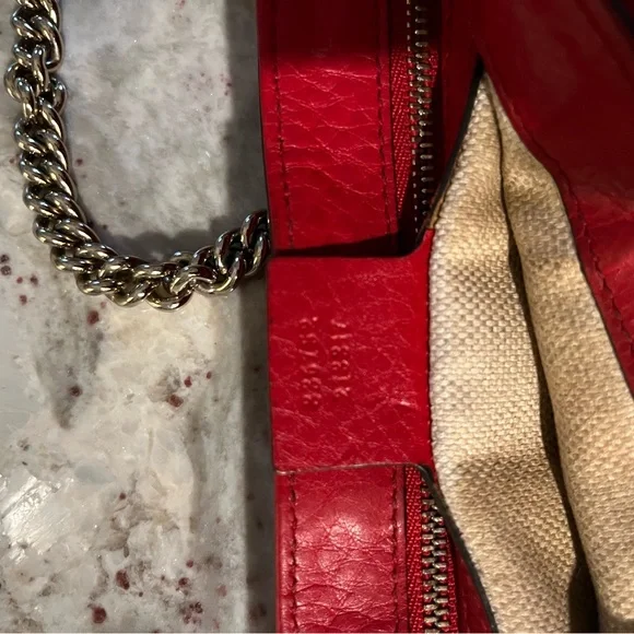 Gucci Soho 100% 💯 authentic red crossbody/ shoulder bag w gold chain - Picture 6 of 16